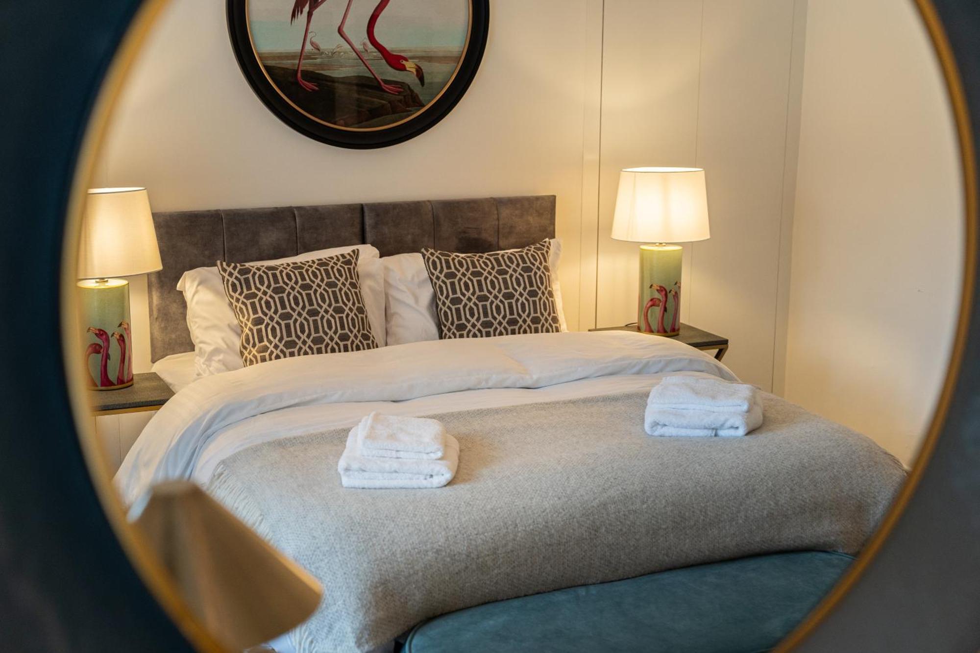 Hatter's Haven Luxury Appartment, Near Airport & Town Center *