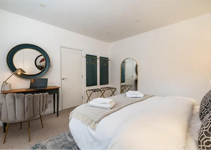 Hatter\'S Haven Luxury Appartment, Near Airport & Town Center