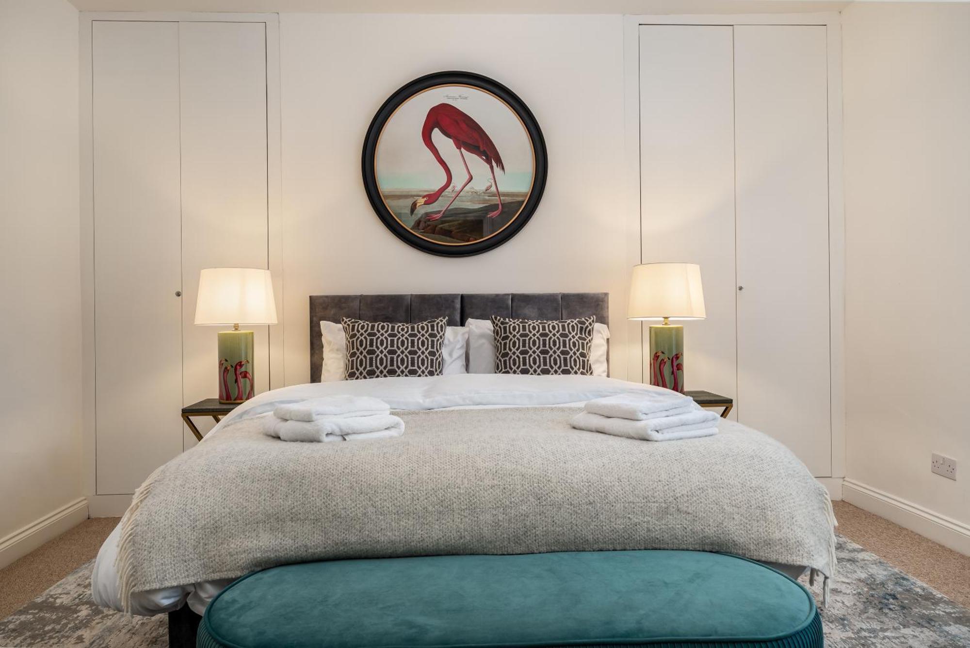 Hatter's Haven Luxury Appartment, Near Airport & Town Center Apartment