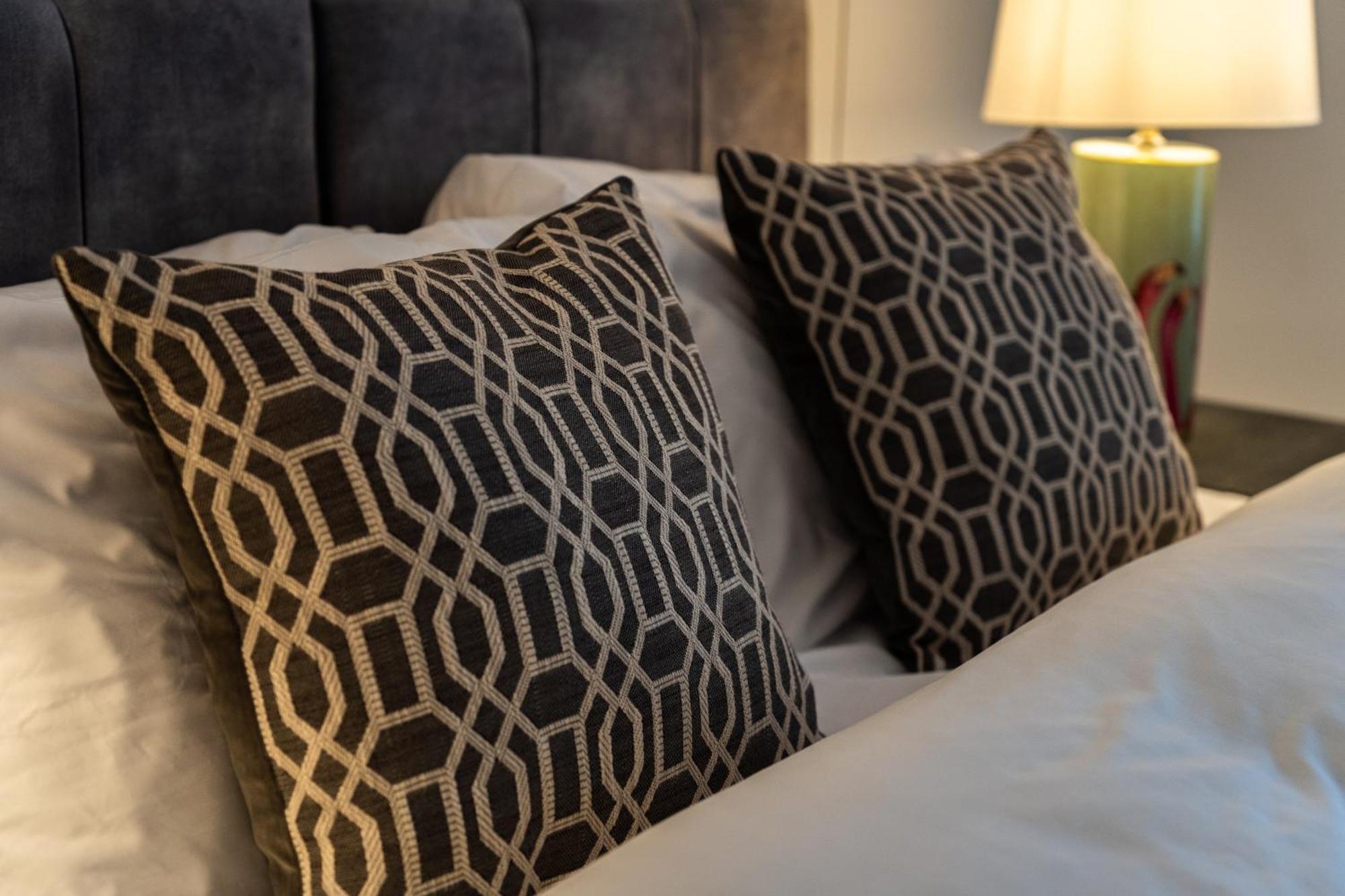 Hatter's Haven Luxury Appartment, Near Airport & Town Center