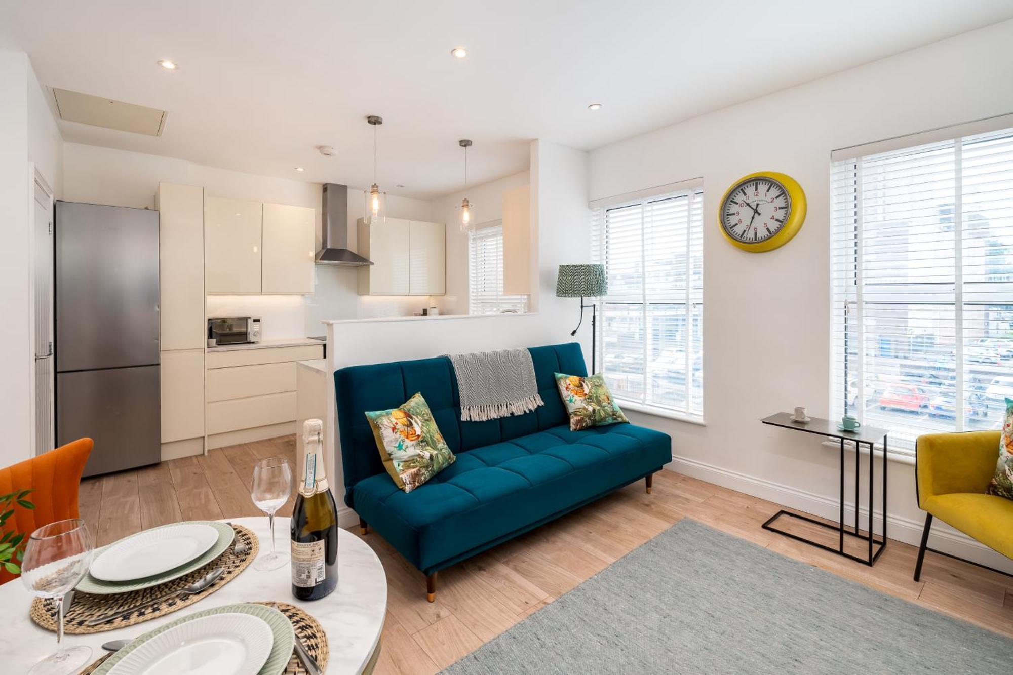Hatter's Haven Luxury Appartment, Near Airport & Town Center Apartment *
